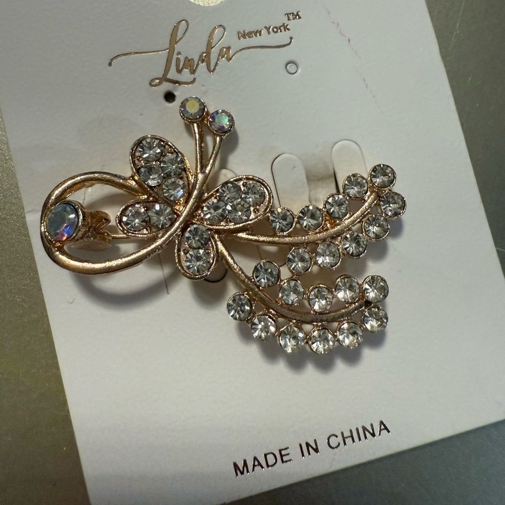 Linda New York Crystal Brooch